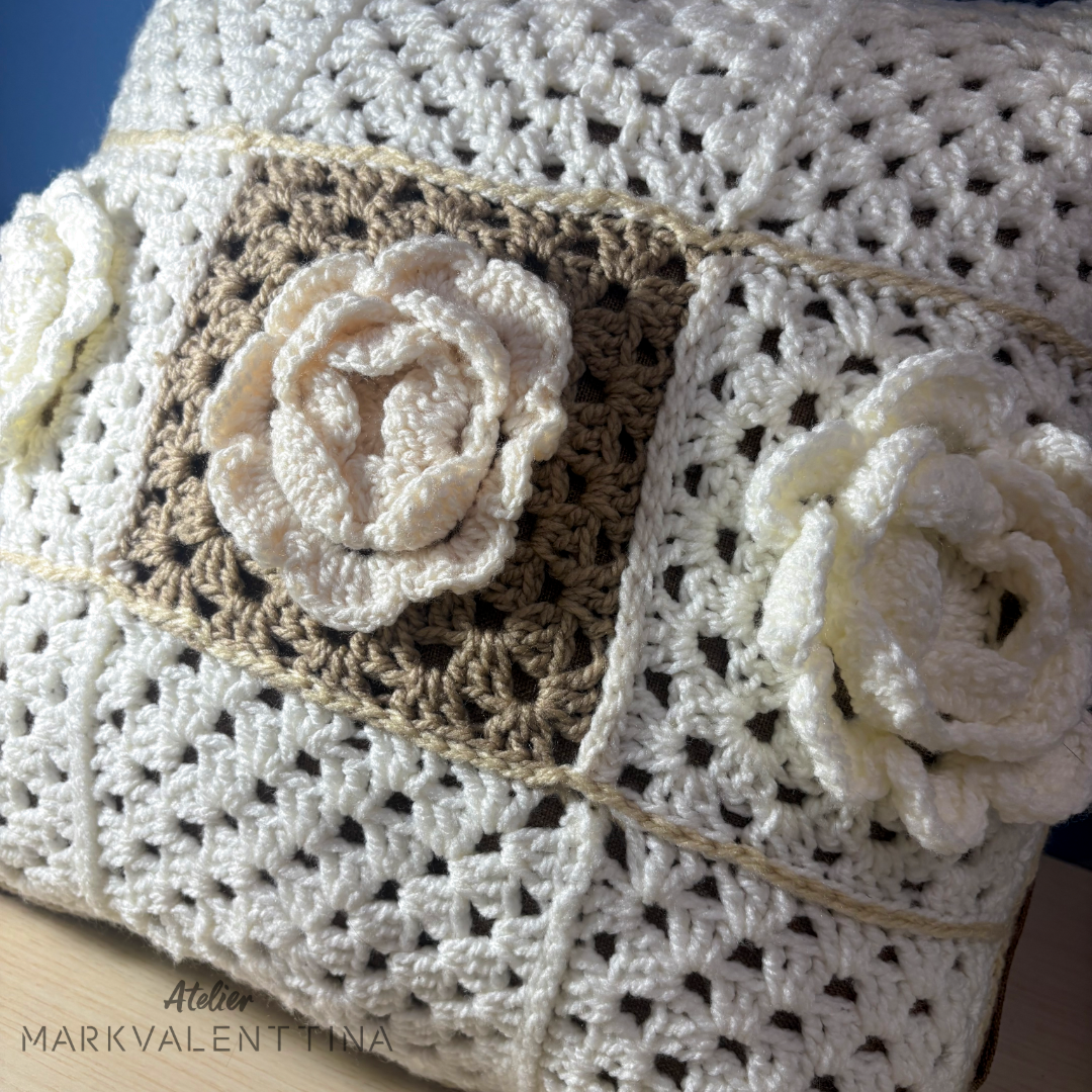 Cojín Rosas de Marfil